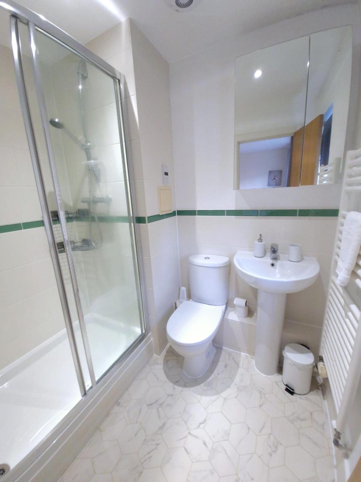 MersthamSleeps9 Parking&Garage 17 Mins To Gatwick, 30 To London别墅 外观 照片